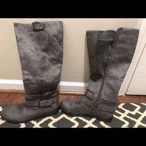 Grey boots with zipper down the side